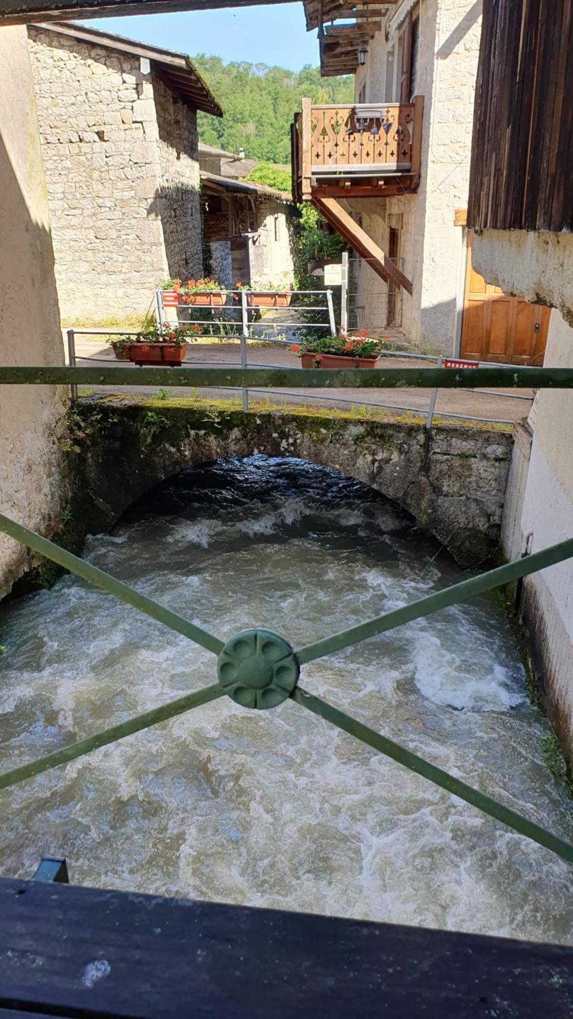 Au Fil De L'Eau Bed & Breakfast Cerdon  Dış mekan fotoğraf